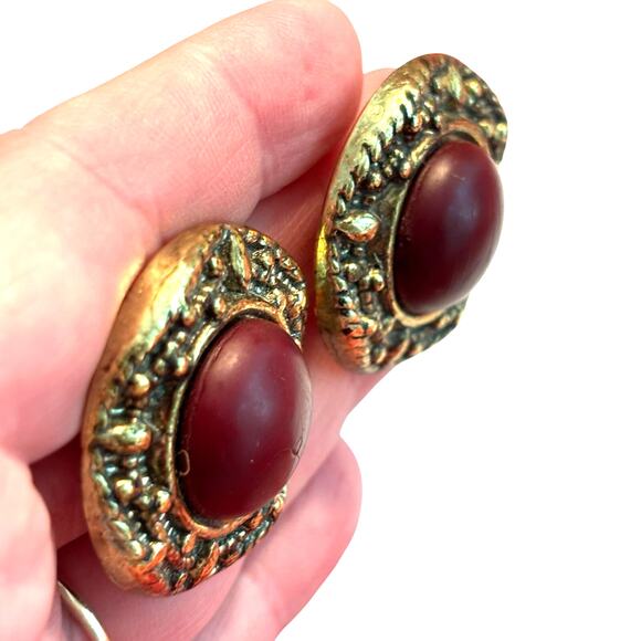 Chunky clip on earrings textured gold rounds faux wood centers classic vintage - Picture 5 of 6